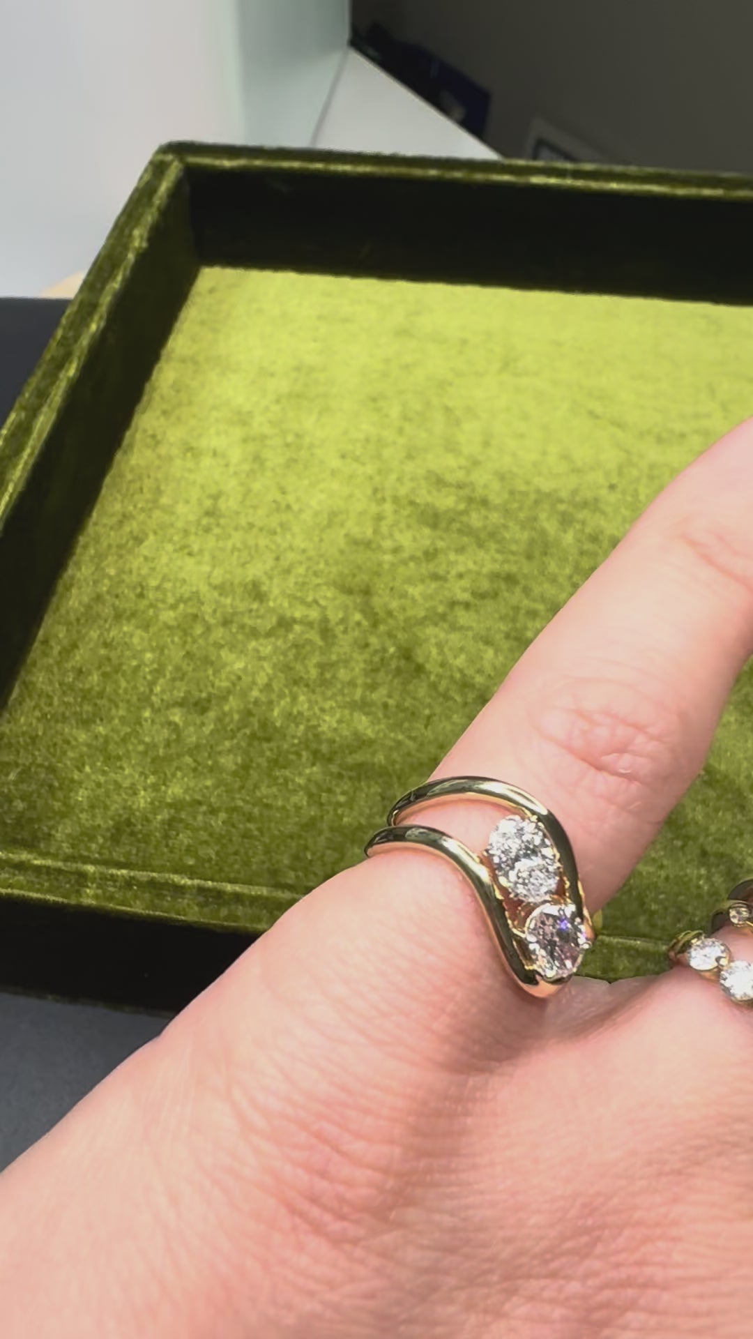 1/2 CT. Lab Grown Oval Diamond Wave Pinky Ring in 14K Gold